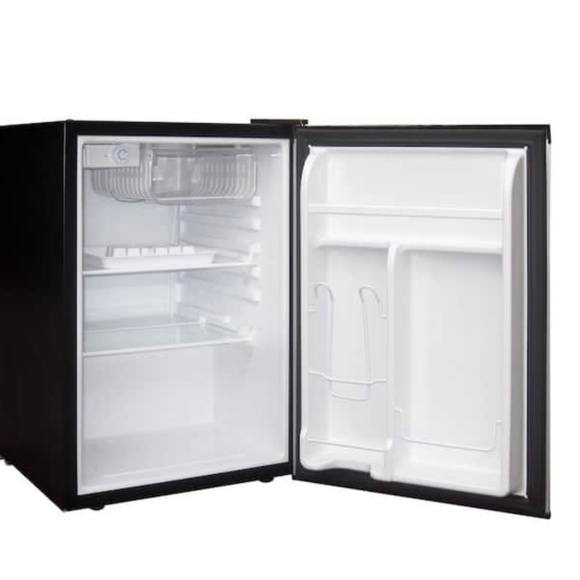 BRAND NEW Magic Chef Mini Fridge - Picture 4 of 4